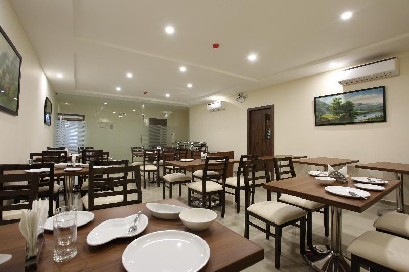 Ocean Suites Hotel มุมไบ ภายนอก รูปภาพ