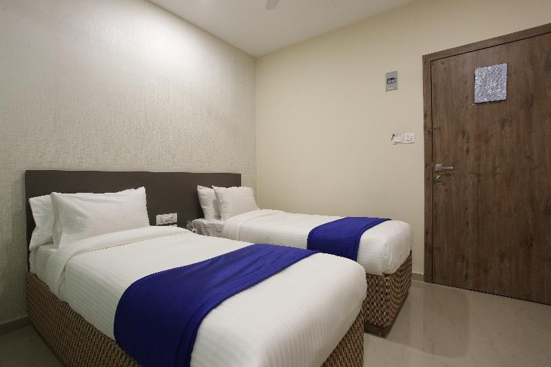 Ocean Suites Hotel มุมไบ ภายนอก รูปภาพ